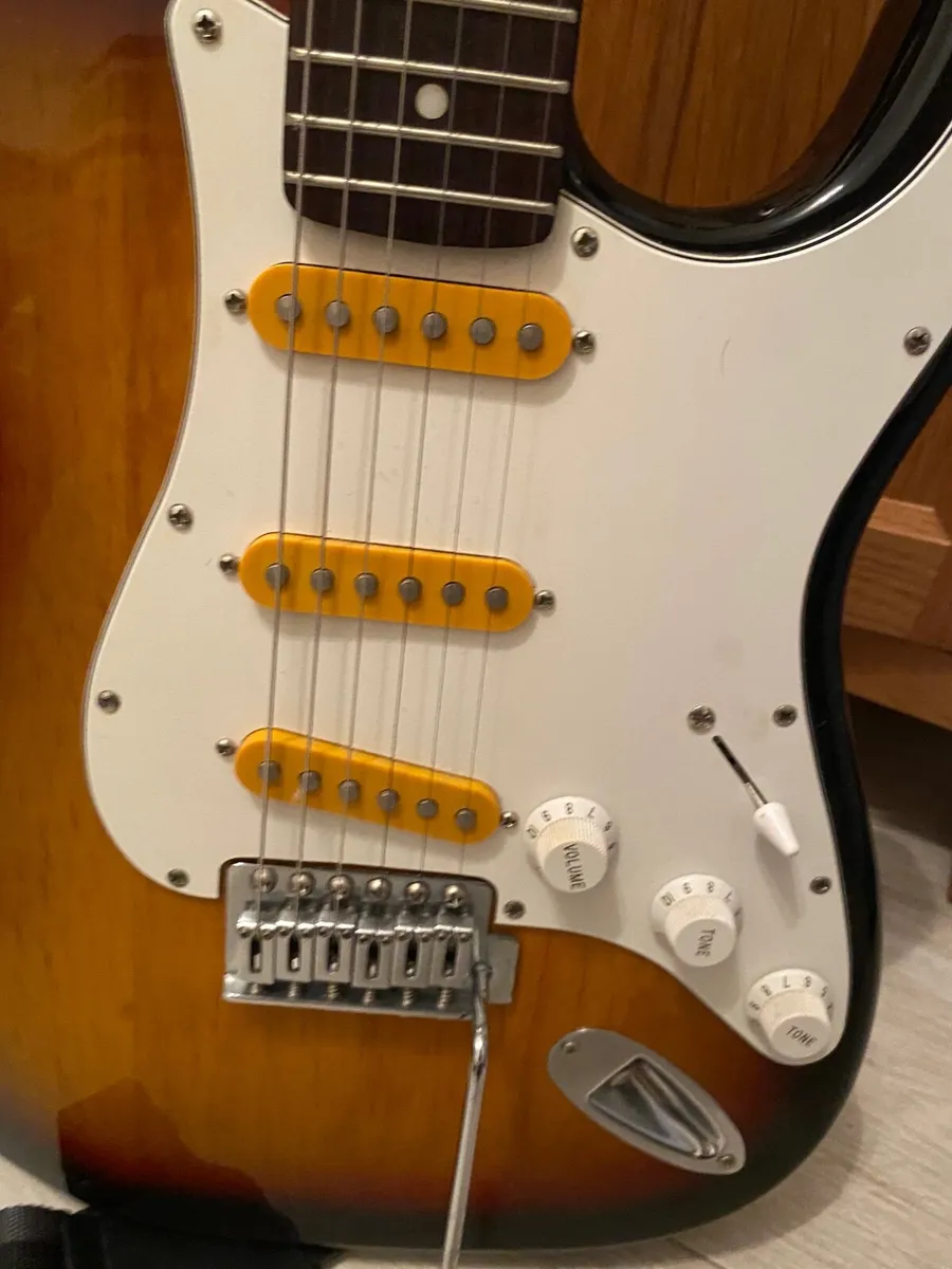 Electric guitar - Image 4