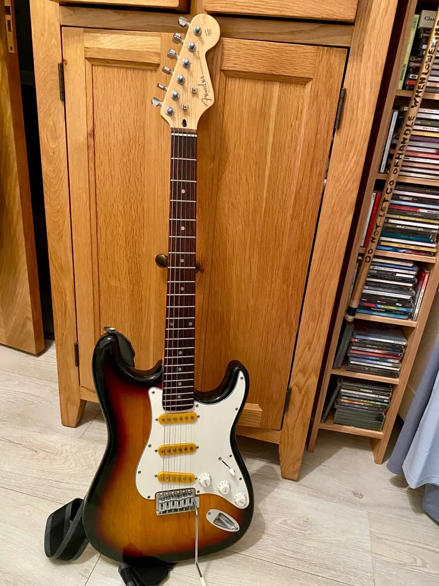 Electric guitar - Image 1