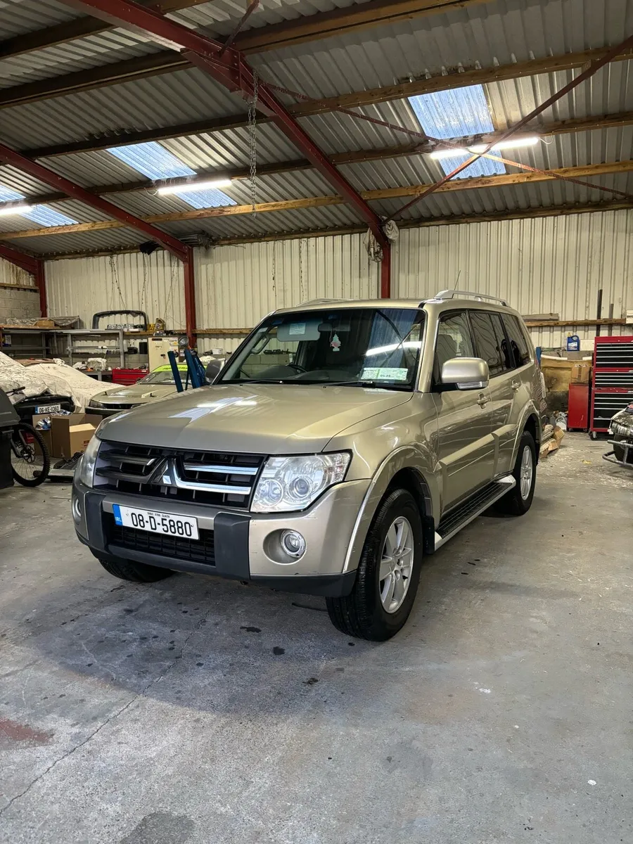 Mitsubishi Pajero LWB - Image 1