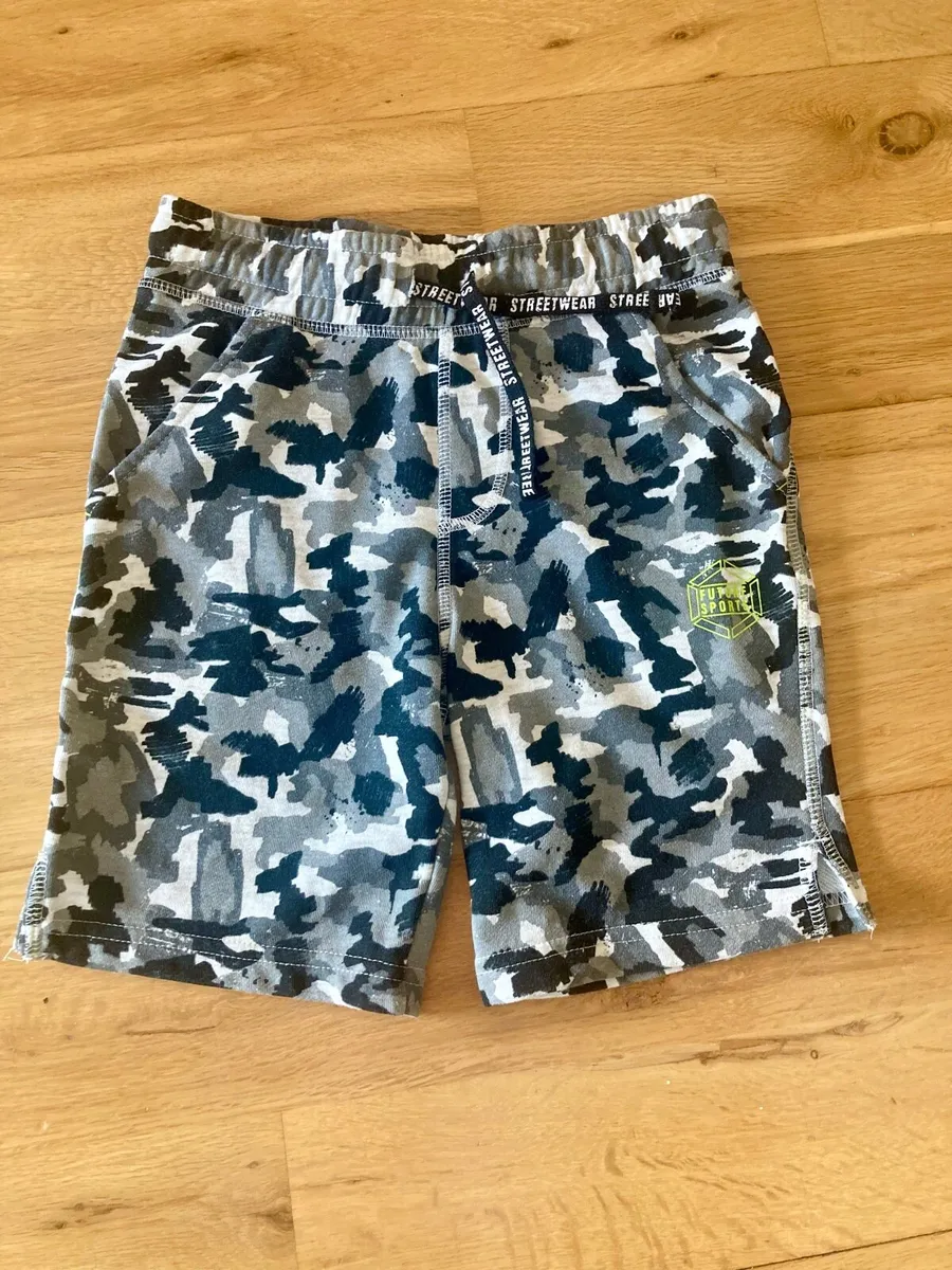 Boys shorts 6-7y - Image 2