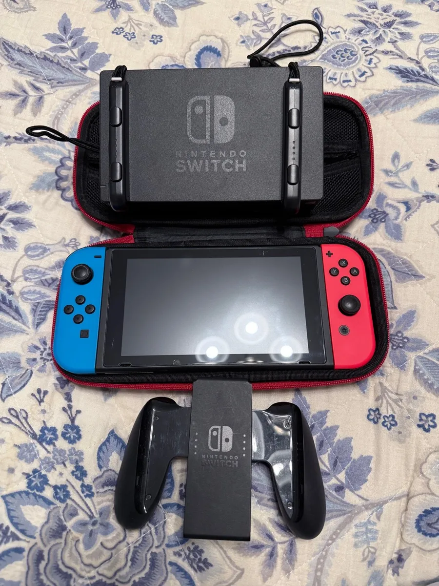 Nintendo switch - Image 1
