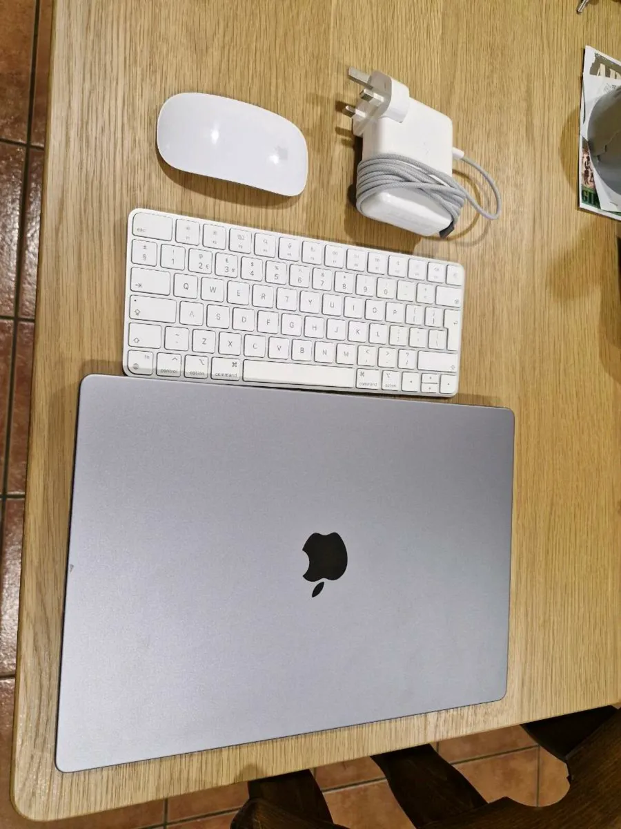 Macbook pro M2 2023 1TB SSD 16GB RAM - Image 2