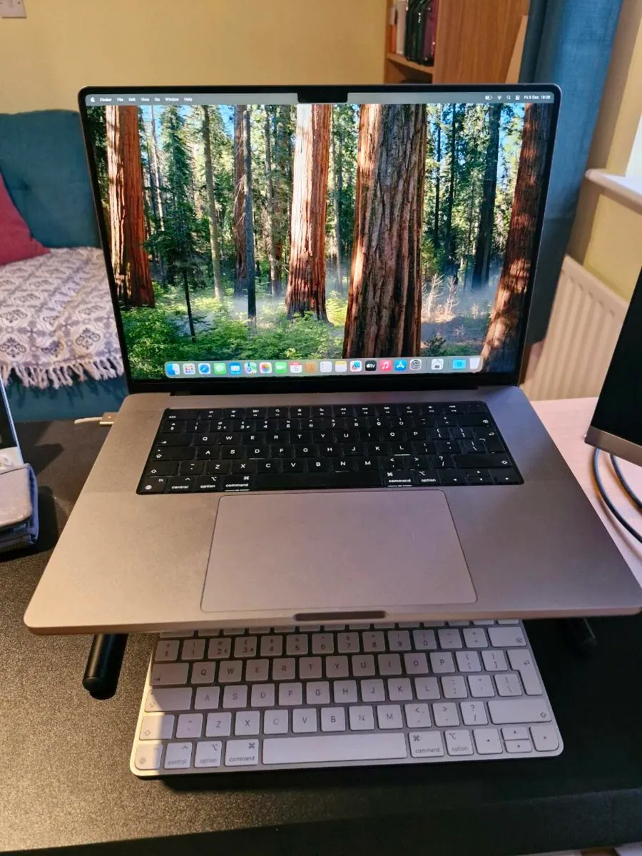 Macbook pro M2 2023 1TB SSD 16GB RAM - Image 4