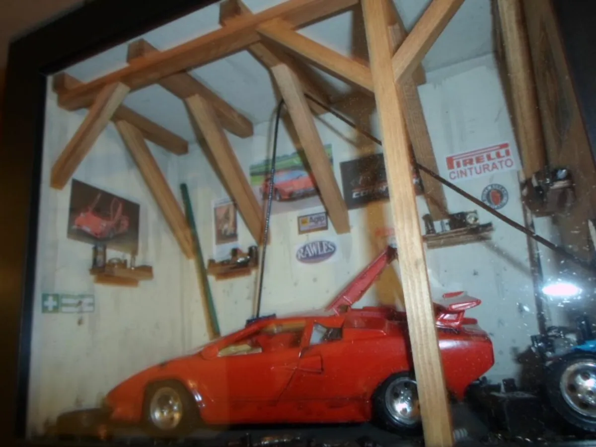 Model Car Garage Lamborghini Countach Red Unique - Image 3
