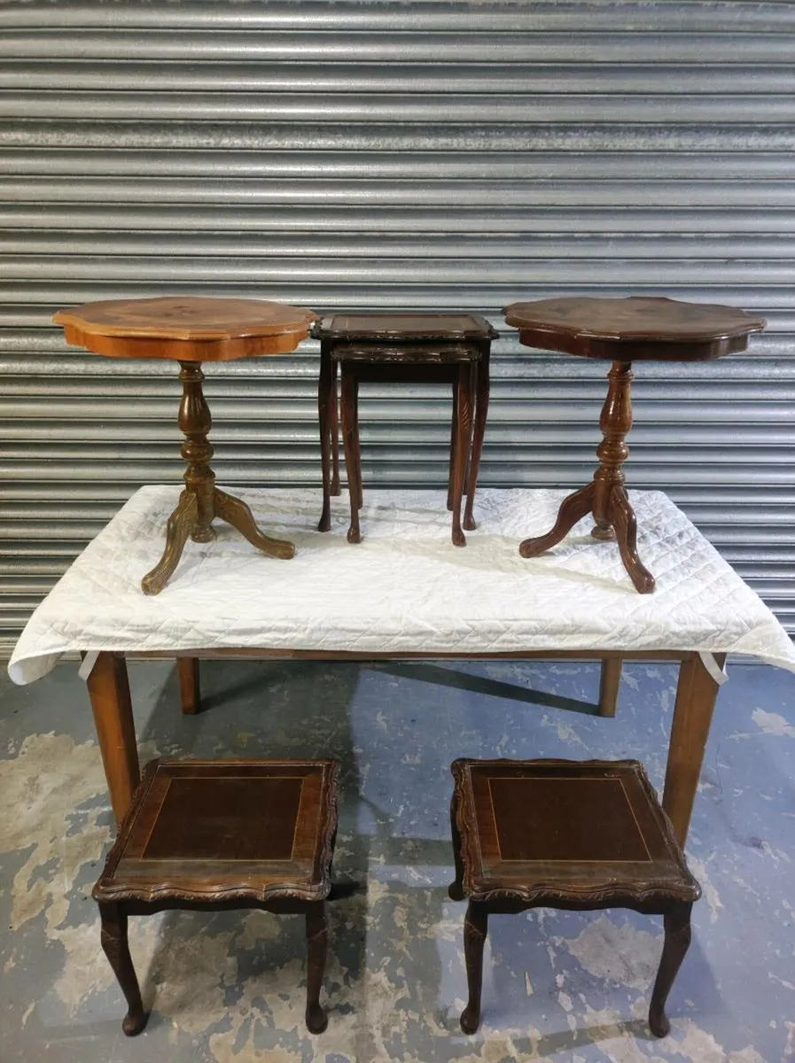 Job lot of small side tables - Image 1