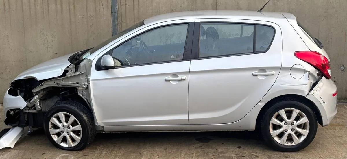 2013 Hyundai i20 for parts - Image 4