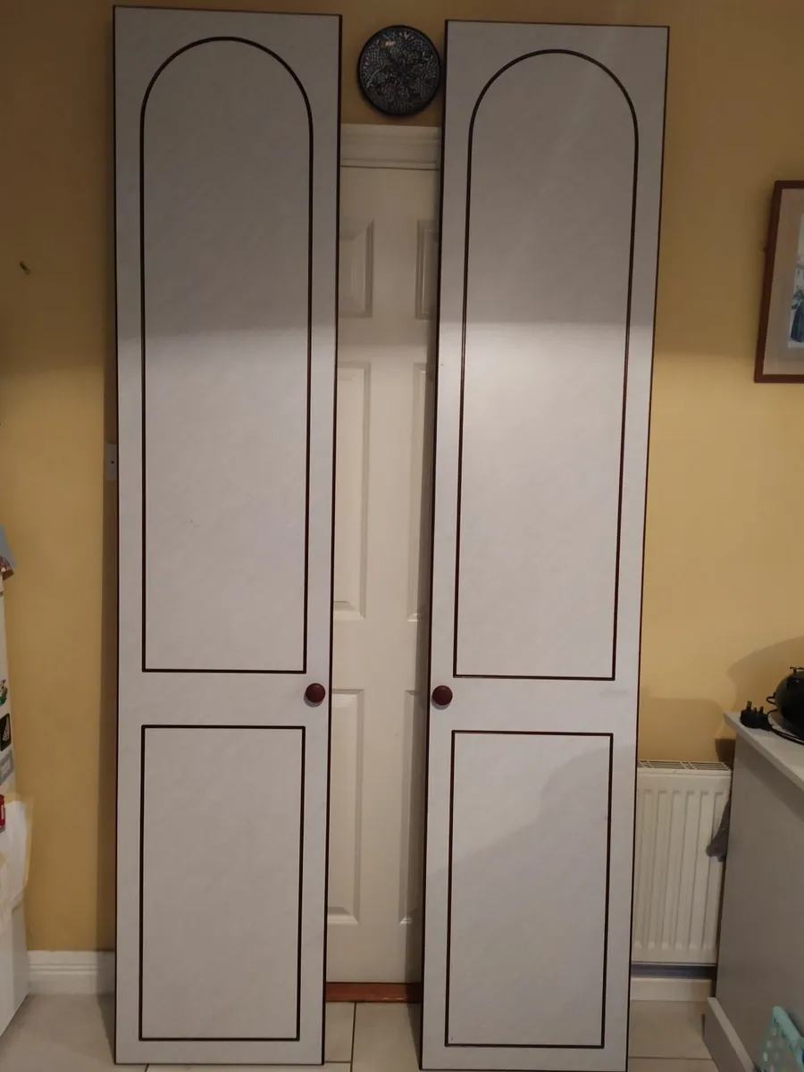 Two wardrobe doors and one chest of drawers - Image 3