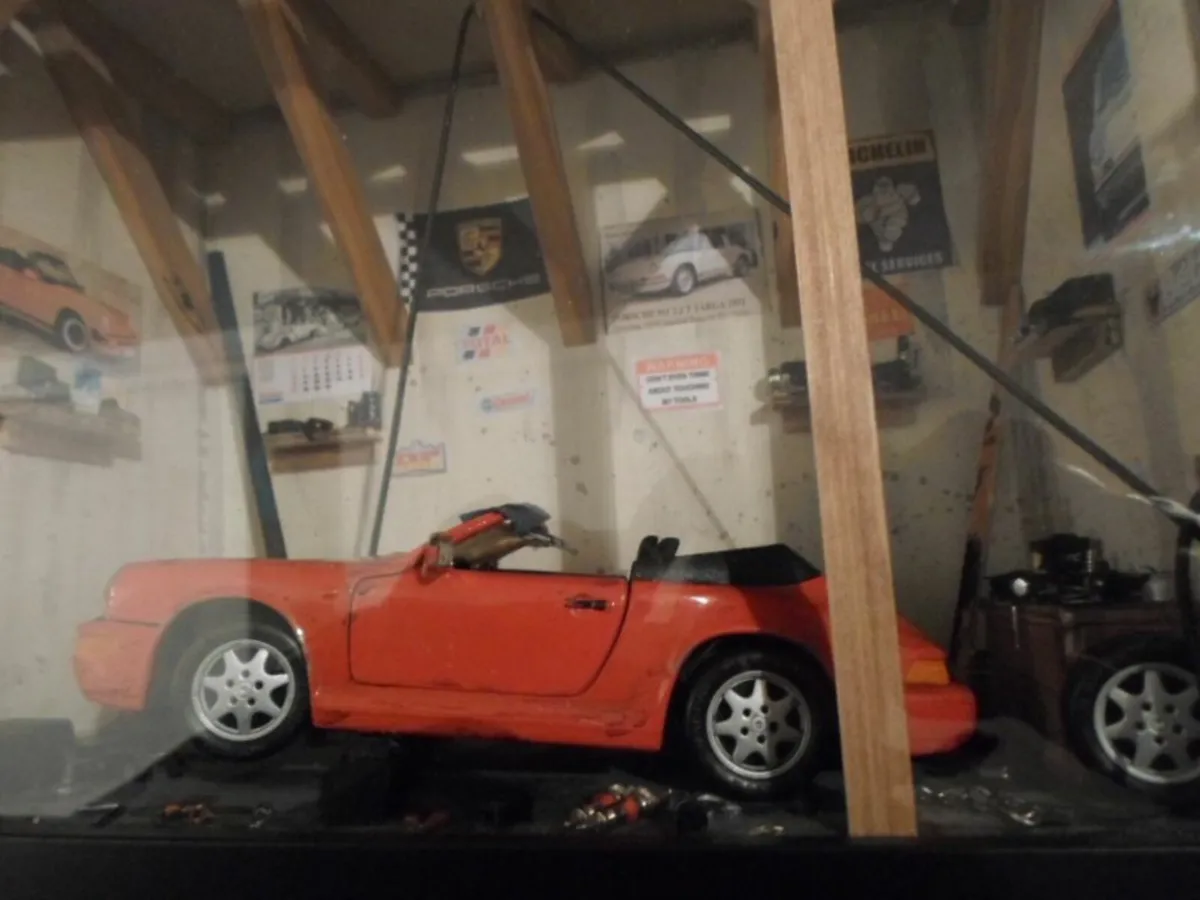 Model Car Garage Porsche 911 Cabriolet Red Unique - Image 3