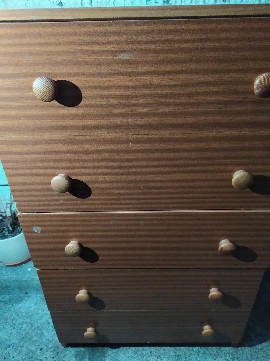 Two wardrobe doors and one chest of drawers - Image 4