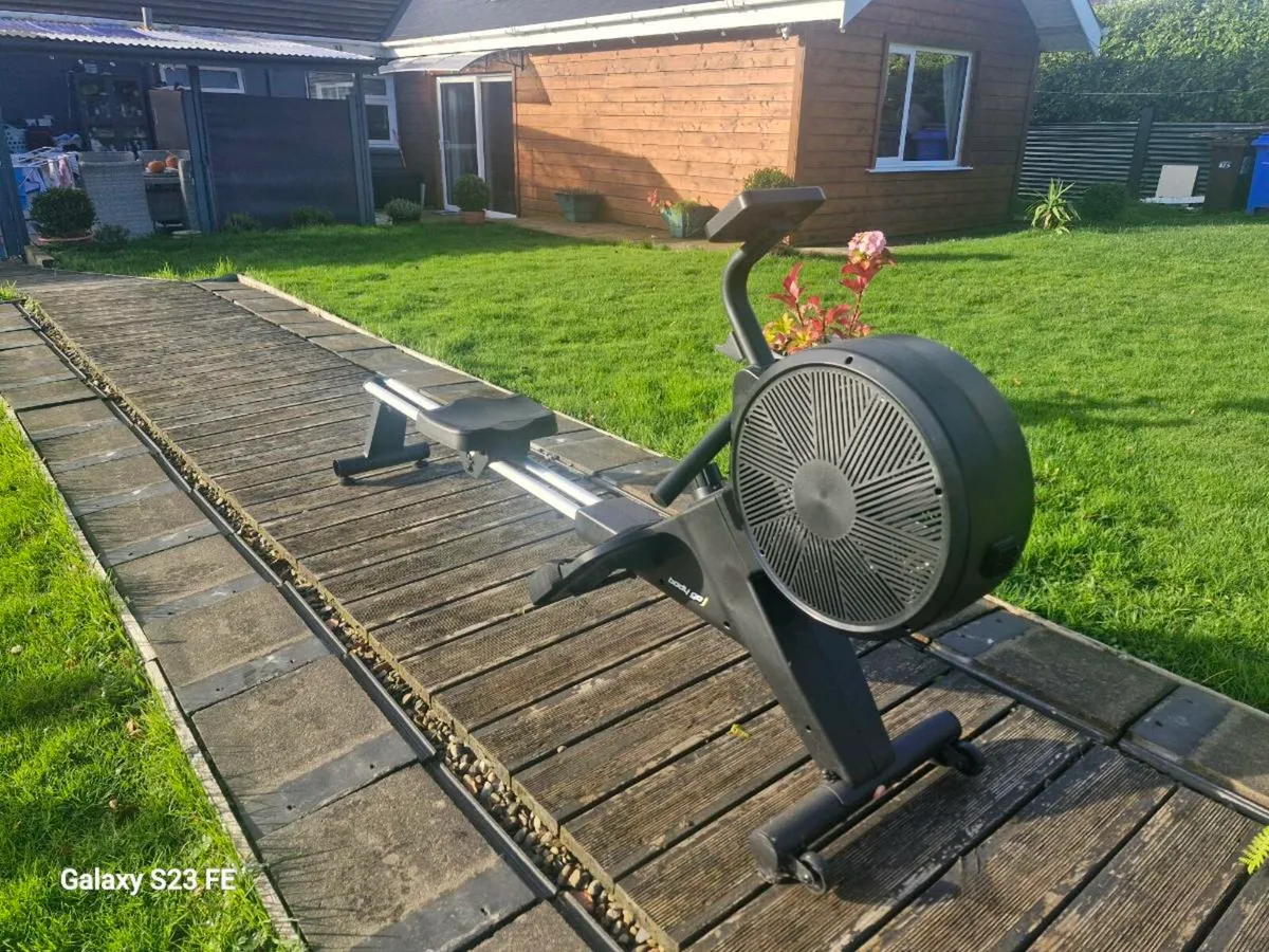 Rowing machine - Image 1
