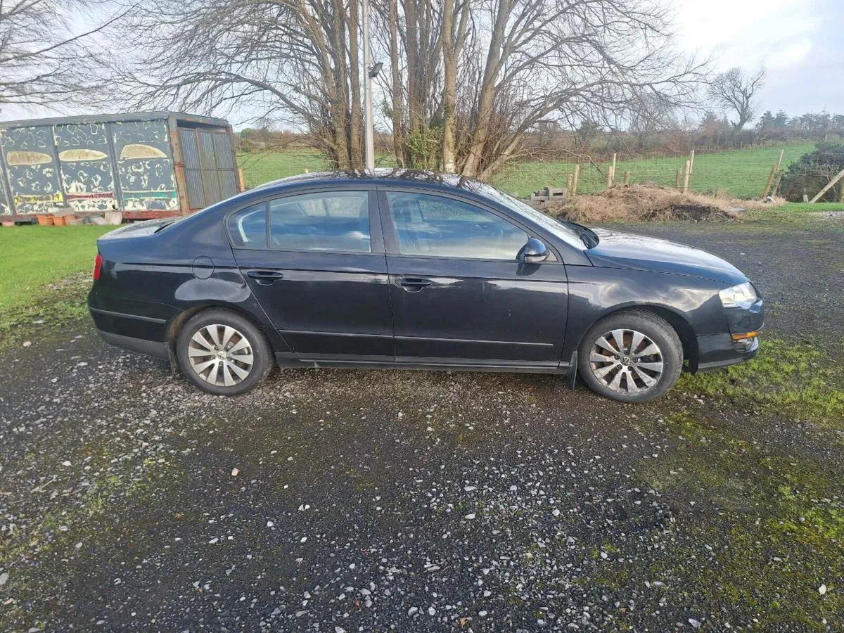 Volkswagen Passat 2010 - Image 2