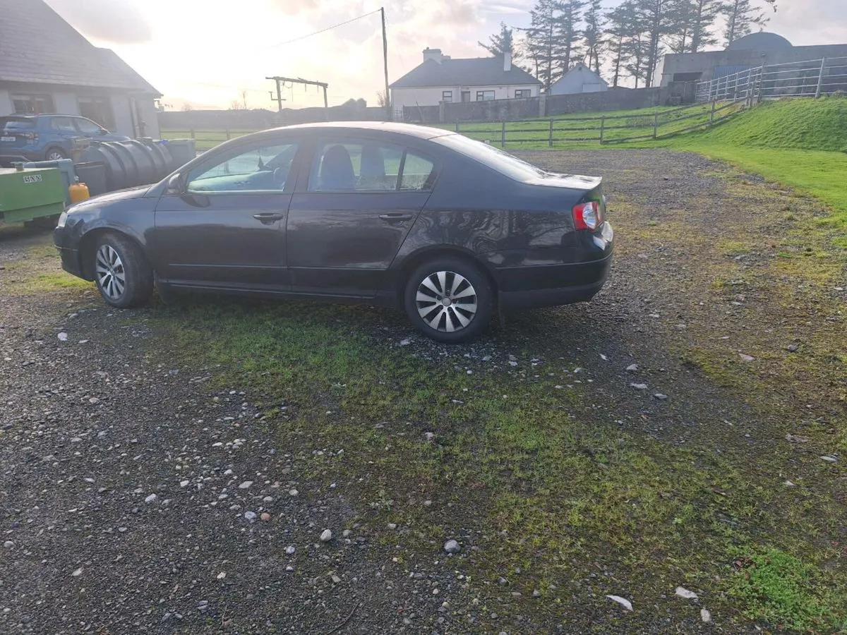 Volkswagen Passat 2010 - Image 4