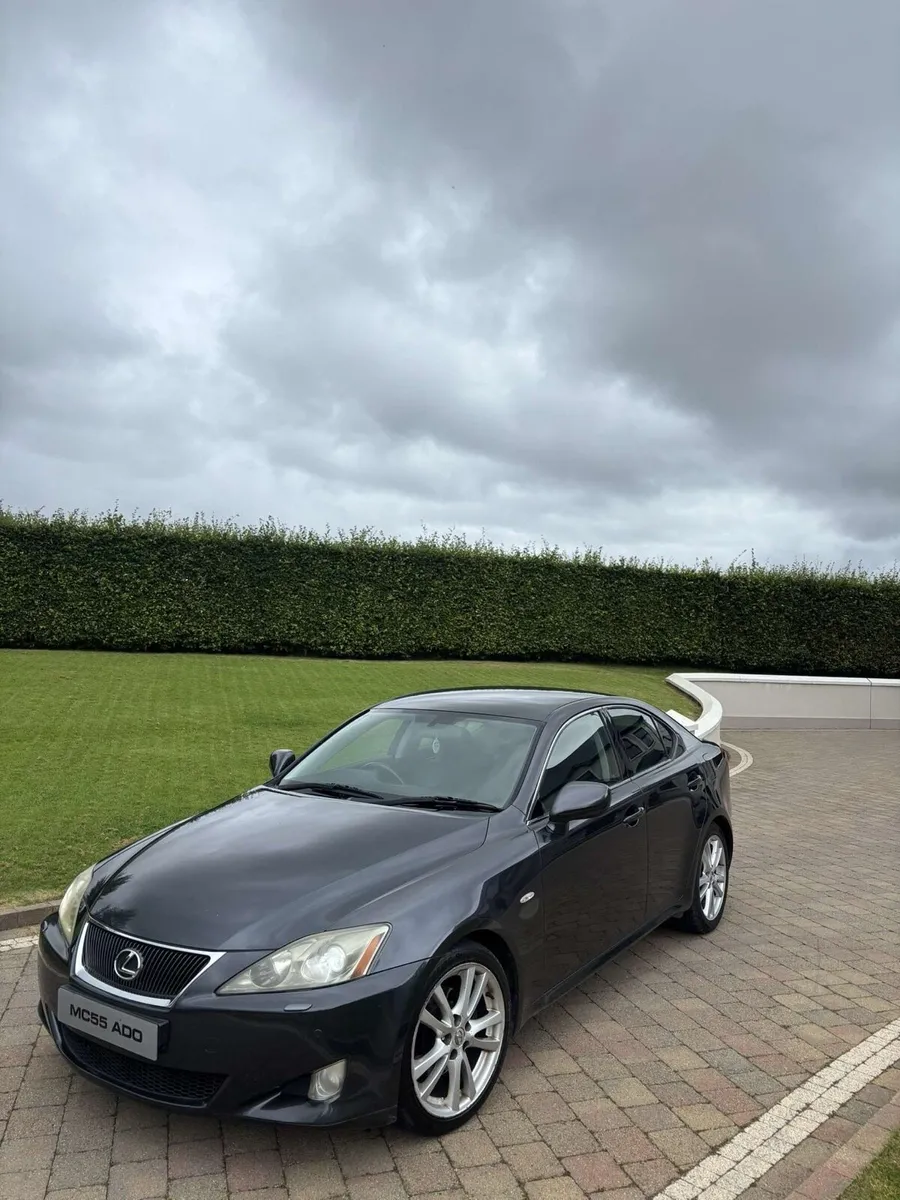 Lexus IS250 Sport - Image 4