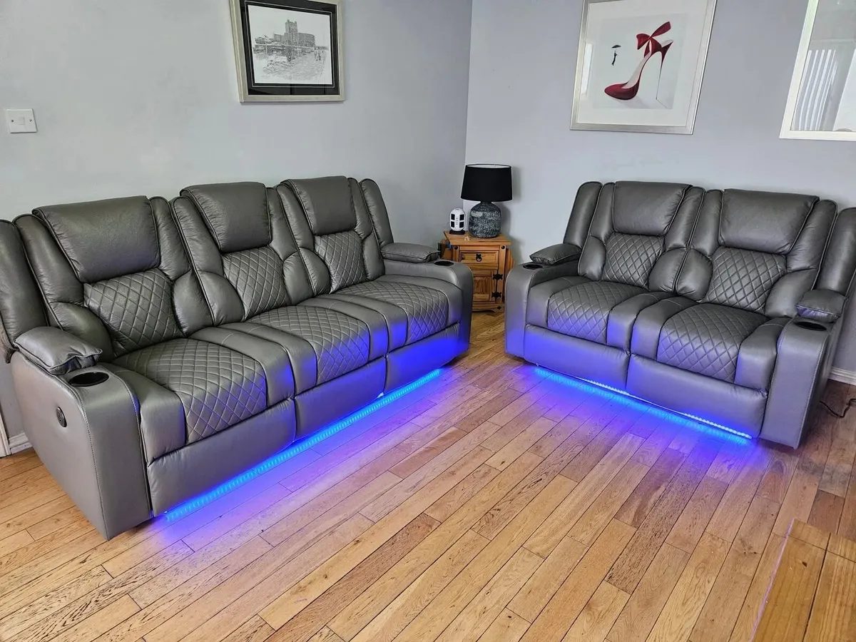 Lovely leather sofas - Image 1