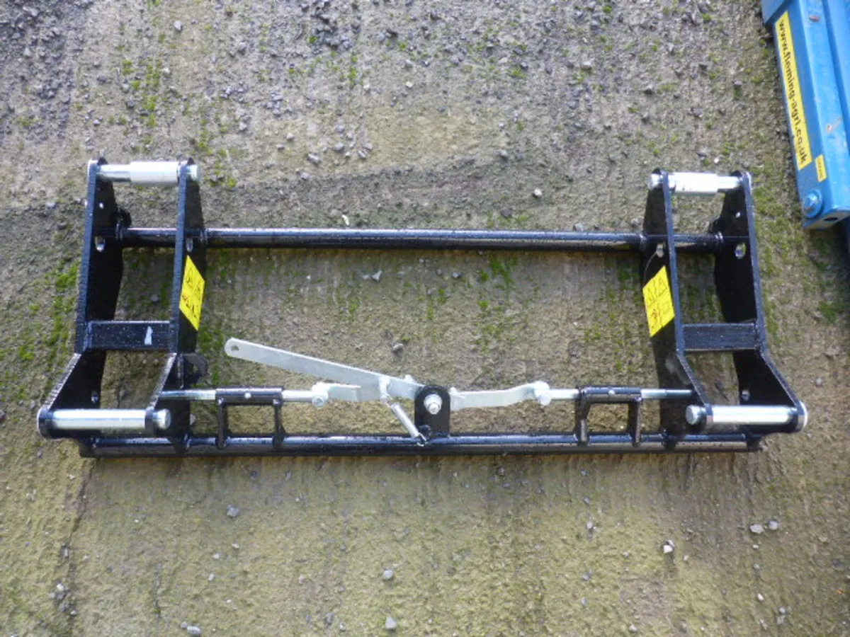 Euro 8 Hitch Loader Head Stock Adaptor - Image 4