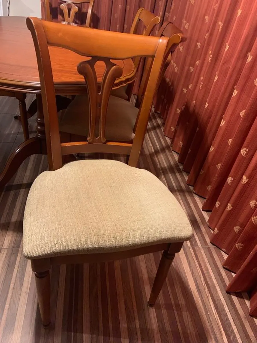 Dining Table with 6 matching chairs (2 carvers) - Image 2