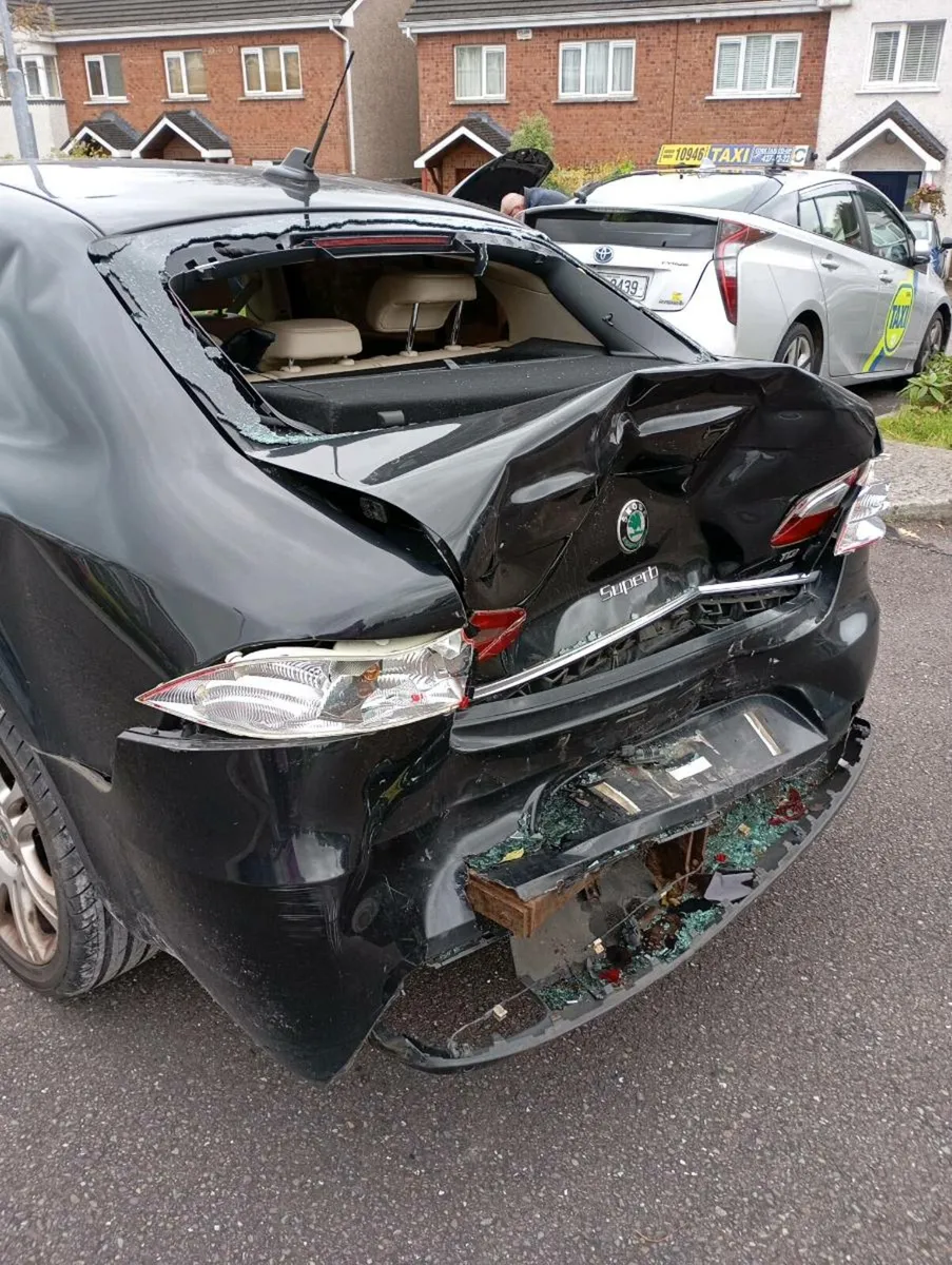 Skoda superb 2.0TDI, 2009 - Image 4