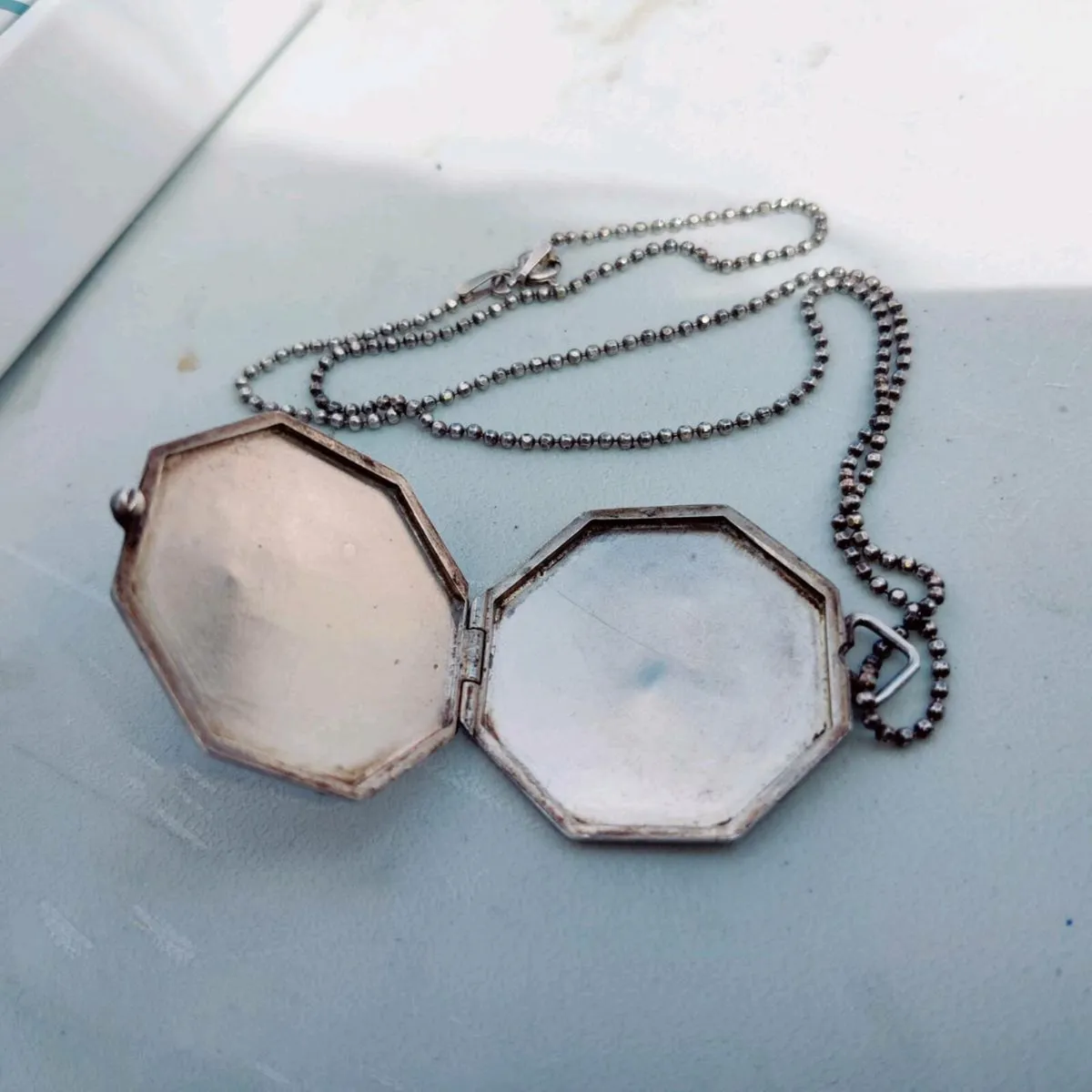HUGE OCTAGONAL BELCHER LOCKET, 925 Silver Chain ! - Image 4