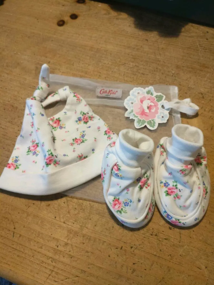 Cath Kidsons baby accessories set, floral design, - Image 1