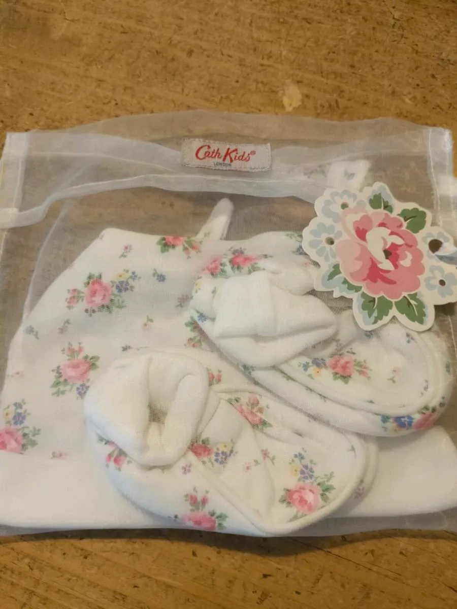 Cath Kidsons baby accessories set, floral design, - Image 2
