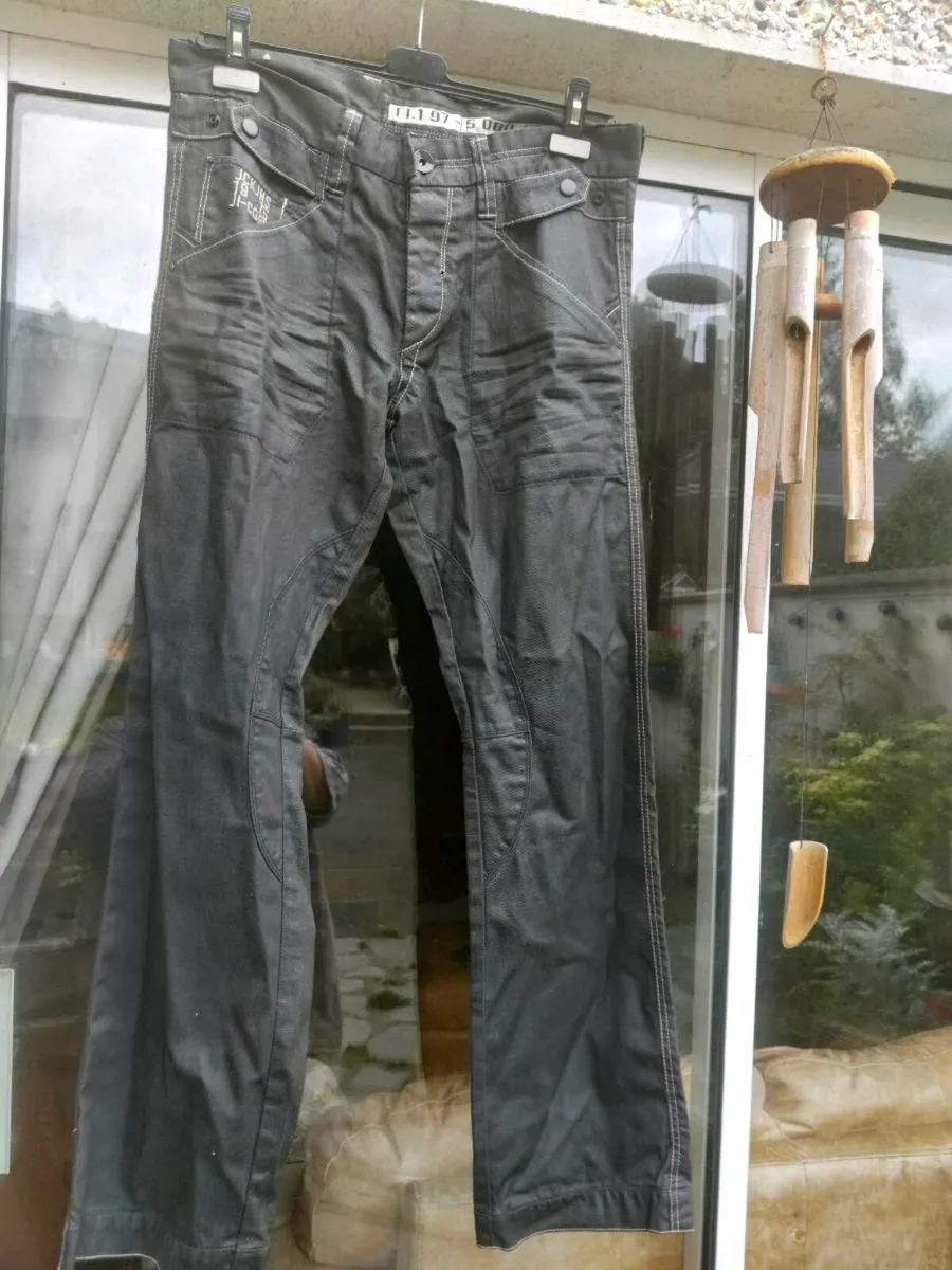 Jack & Jones mens Jeans. waist 34'. Leg 34". New n - Image 1