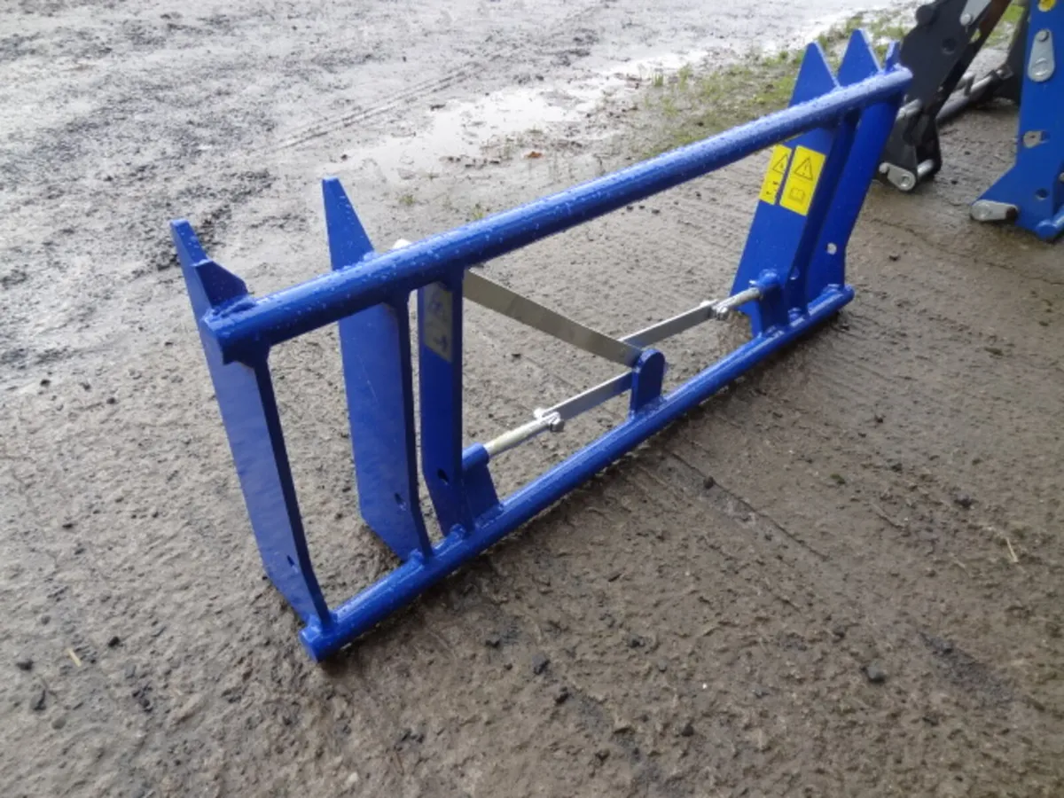 Euro 8 Hitch Loader Head Stock Adaptor - Image 1