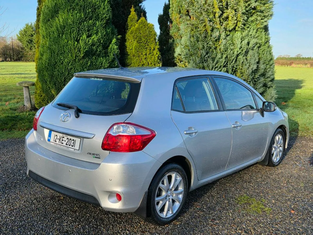 Very Low Mileage Toyota Auris 1.4 D4d - Image 3