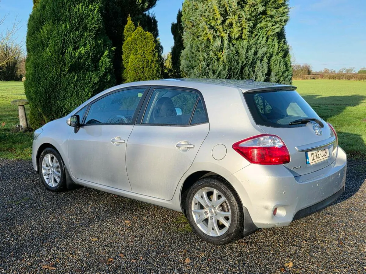 Very Low Mileage Toyota Auris 1.4 D4d - Image 4
