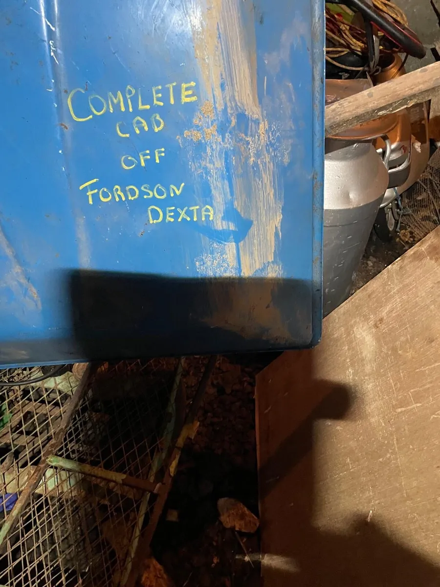 Tractor cab - Image 1