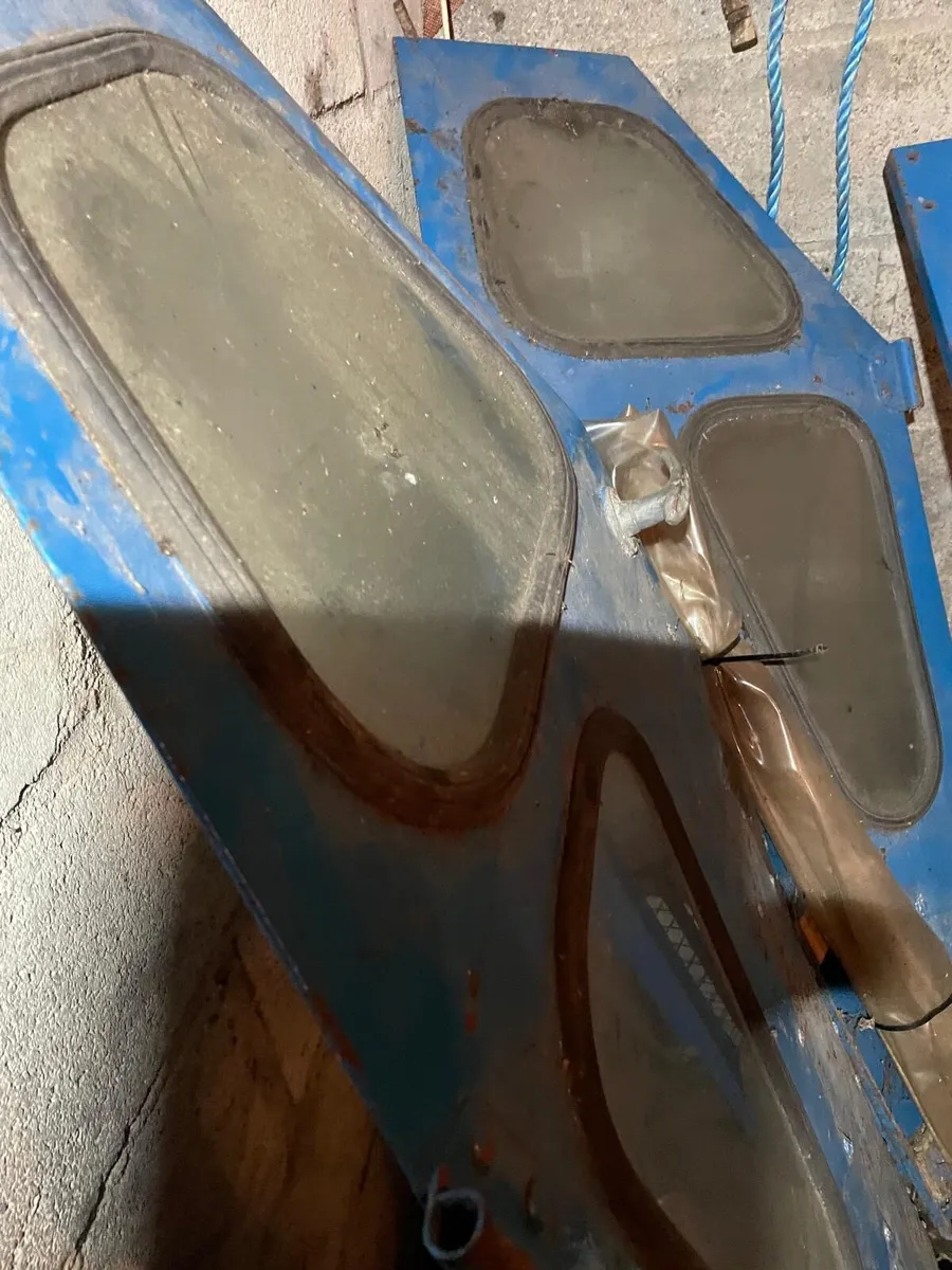 Tractor cab - Image 2