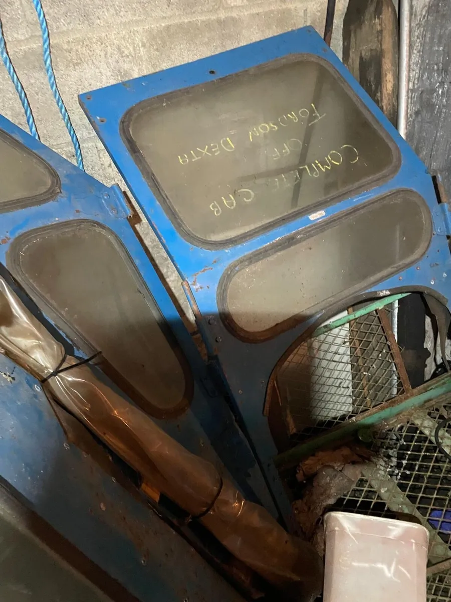 Tractor cab - Image 3