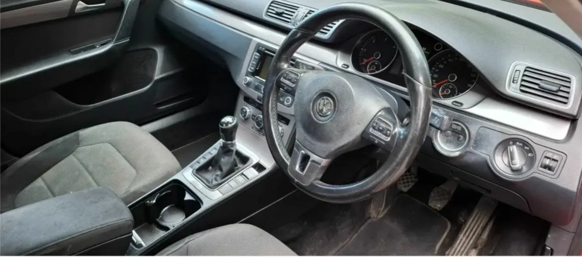 132 VW Passat , HIGHLINE,  New NCT 1/27 - Image 2