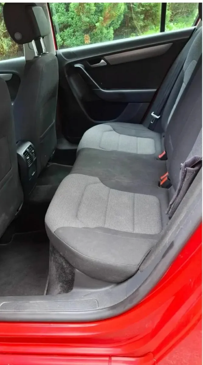 132 VW Passat , HIGHLINE,  New NCT 1/27 - Image 4