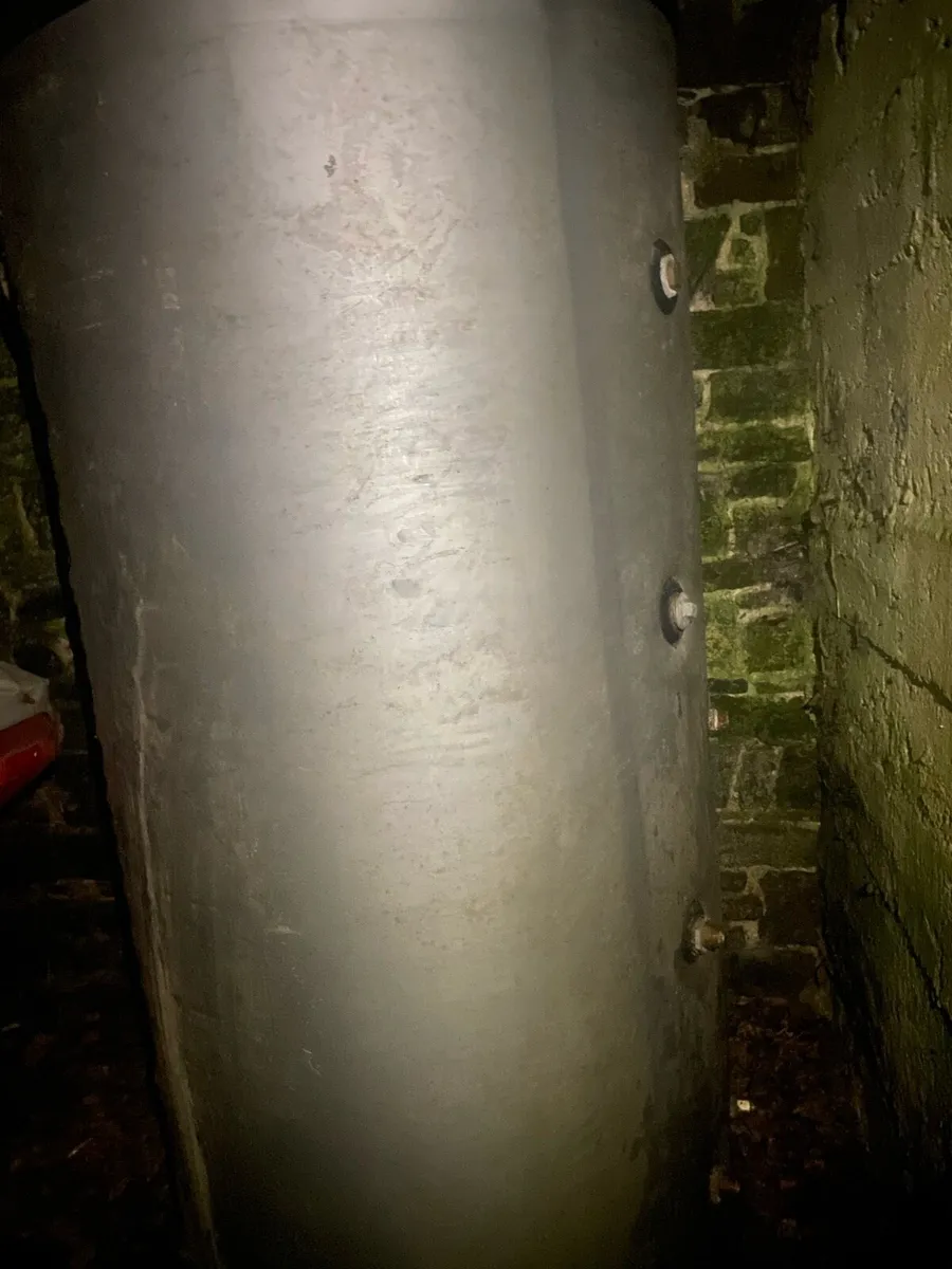 1000 litre hot water tank - Image 1