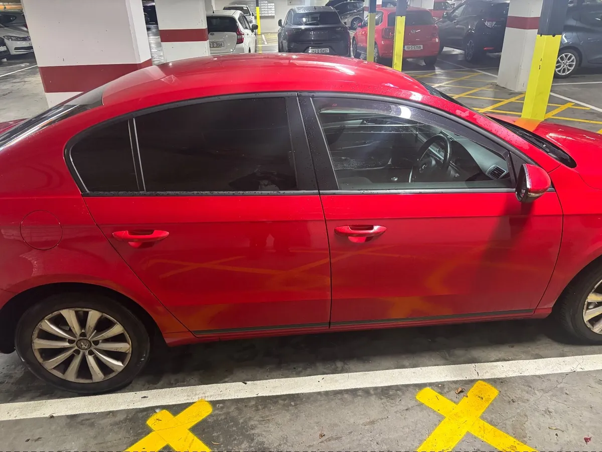 Volkswagen Passat 2011 - Image 3