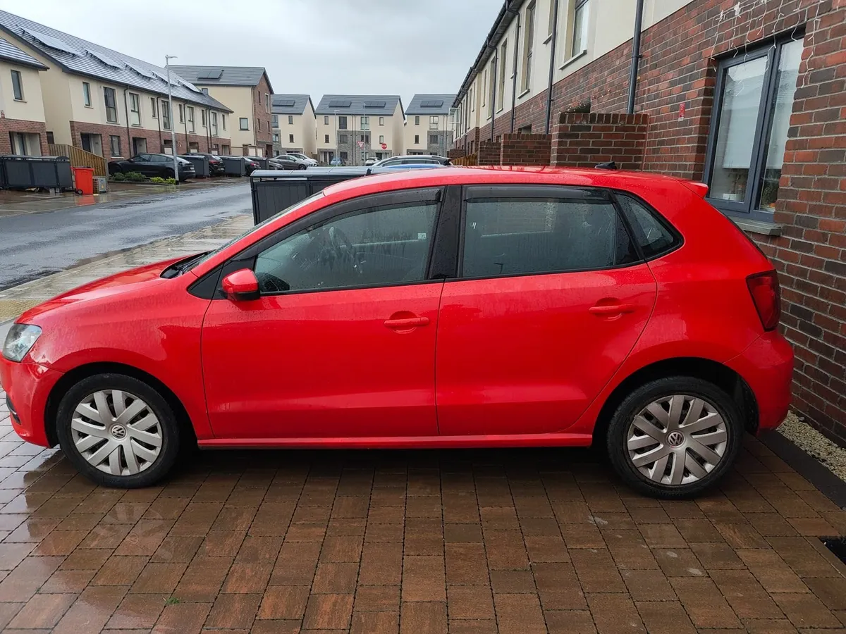 Volkswagen Polo 2015 - Image 2