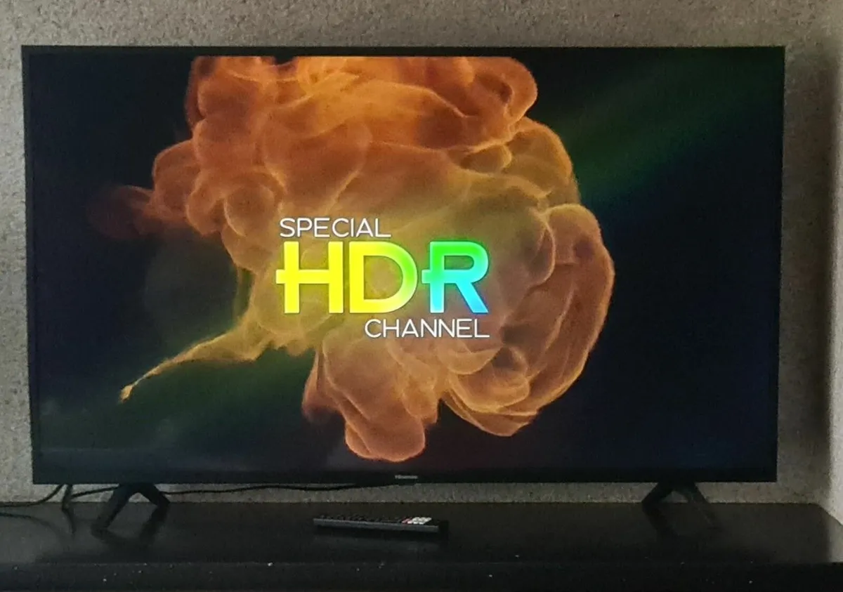 Hisense H50B7100UK smart tv - Image 1