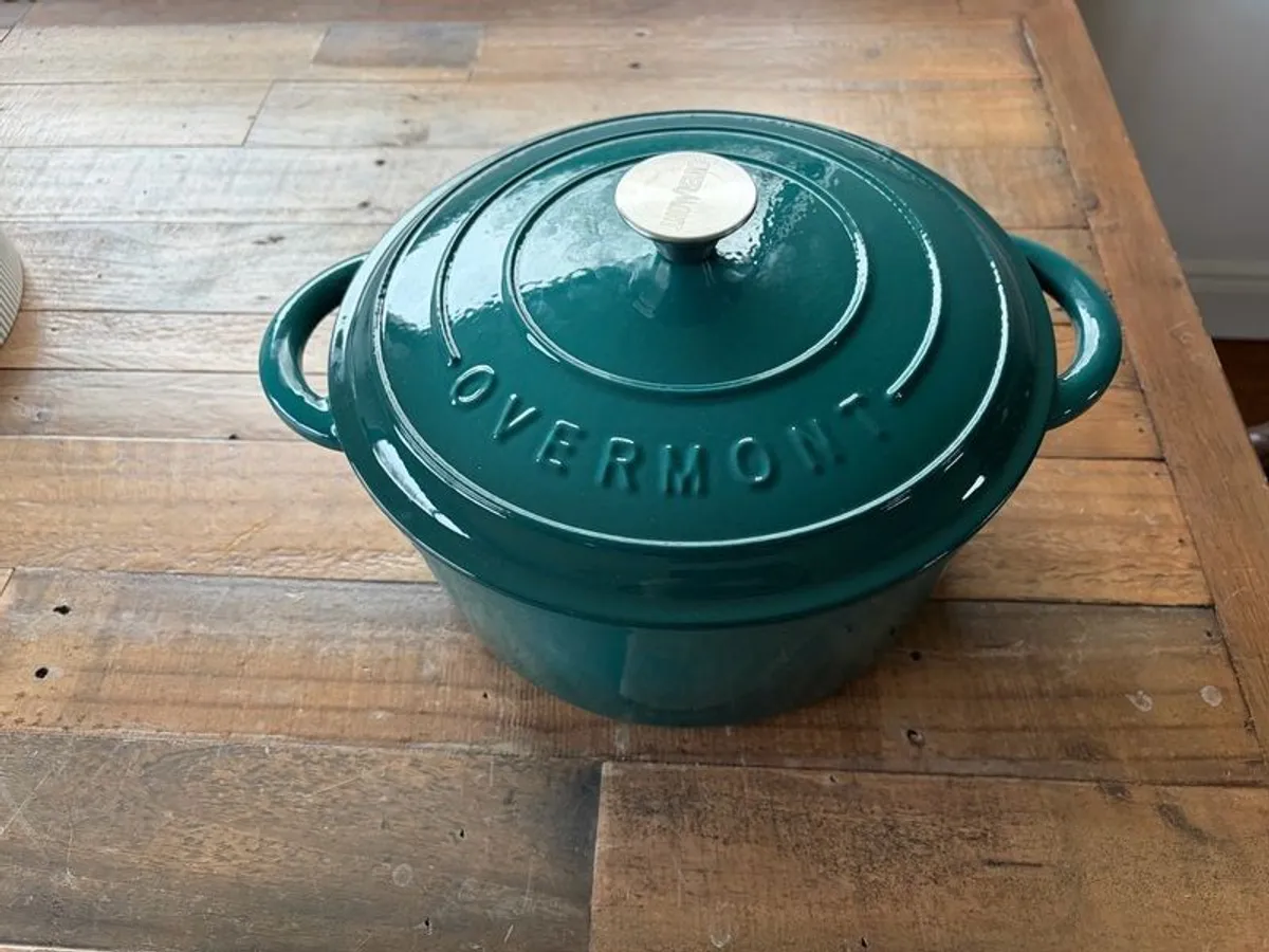 Overmont 6.6L Enamelled Cast Iron Round Casserole Pot With Lid Cookbook & Cotton Potholders - Image 2