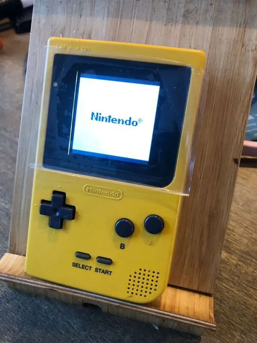 RETRO XMAS - IPS Display Modded Gameboy Pocket - In lovely original Yellow Shell - optional flash cart - Image 3