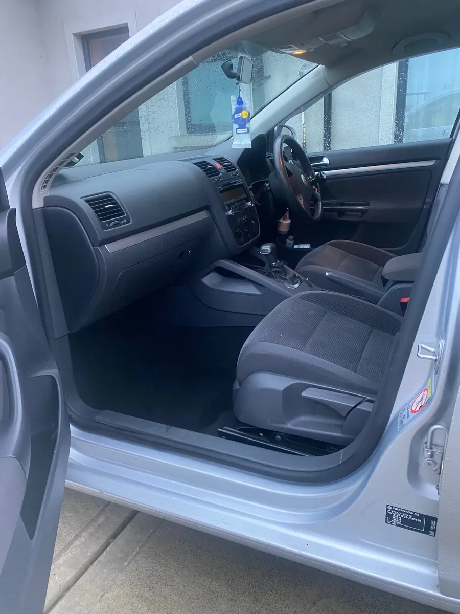 Volkswagen Jetta 2009 - Image 3