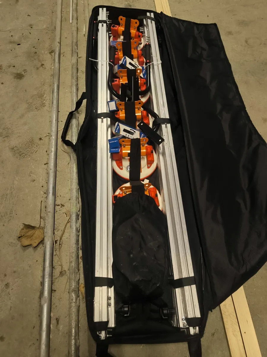 Large format tile lifter - Image 1