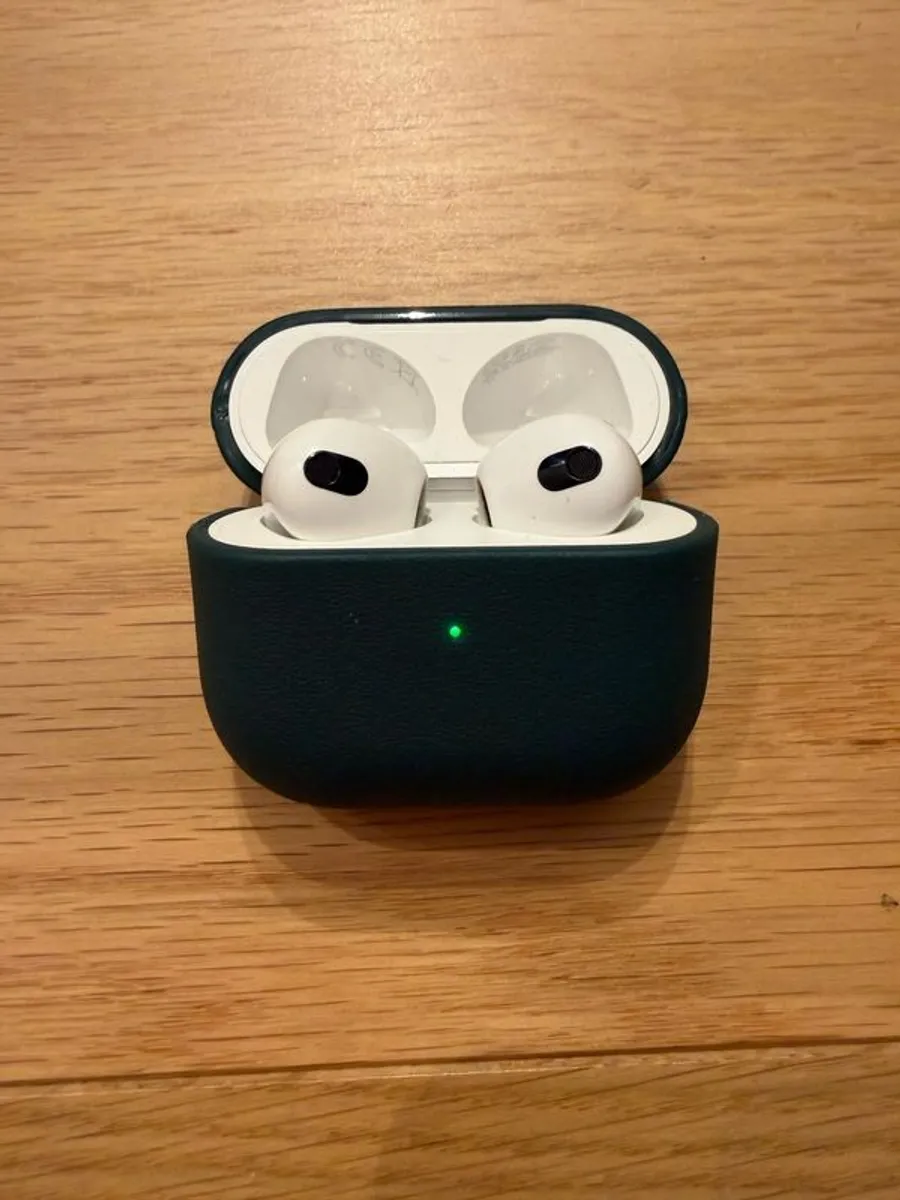 AirPods 3 with MagSafe charging case in mint condition - perfect gift for Christmas - Image 1