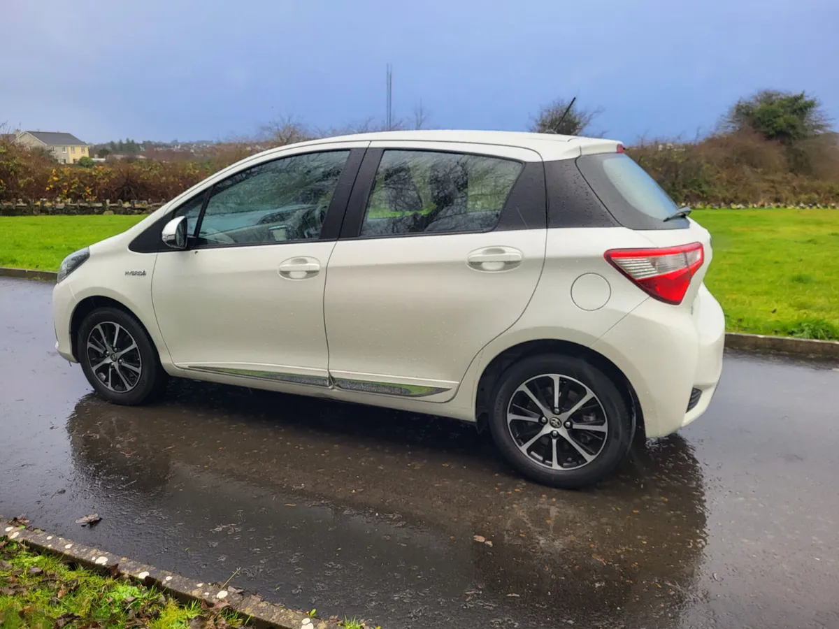 Toyota Yaris  Hybrid Automatic  2018 - Image 4