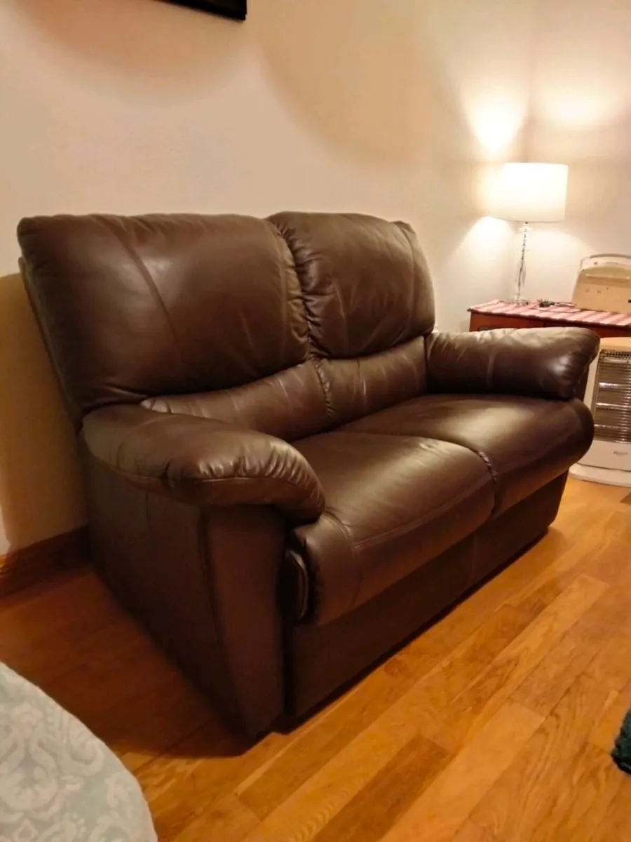 Two seater leather couch - Image 2