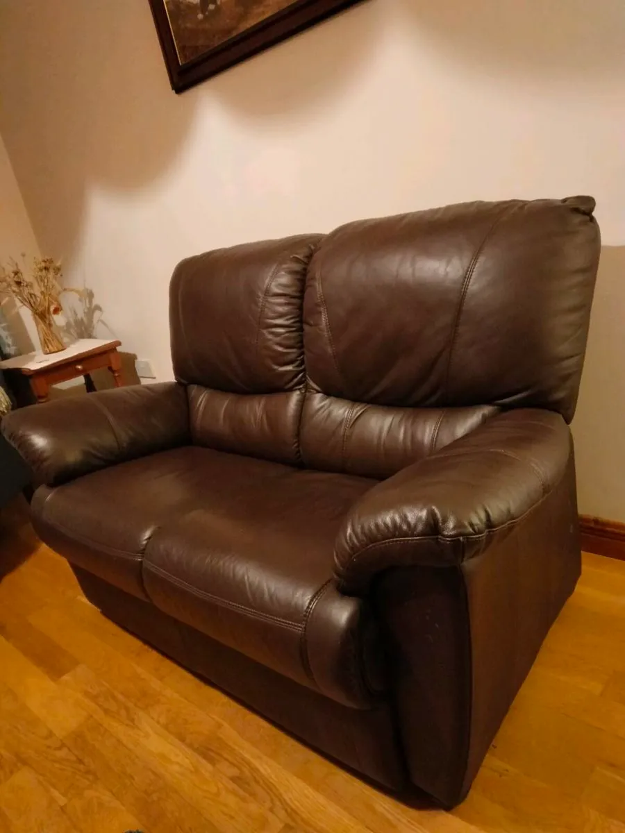 Two seater leather couch - Image 3