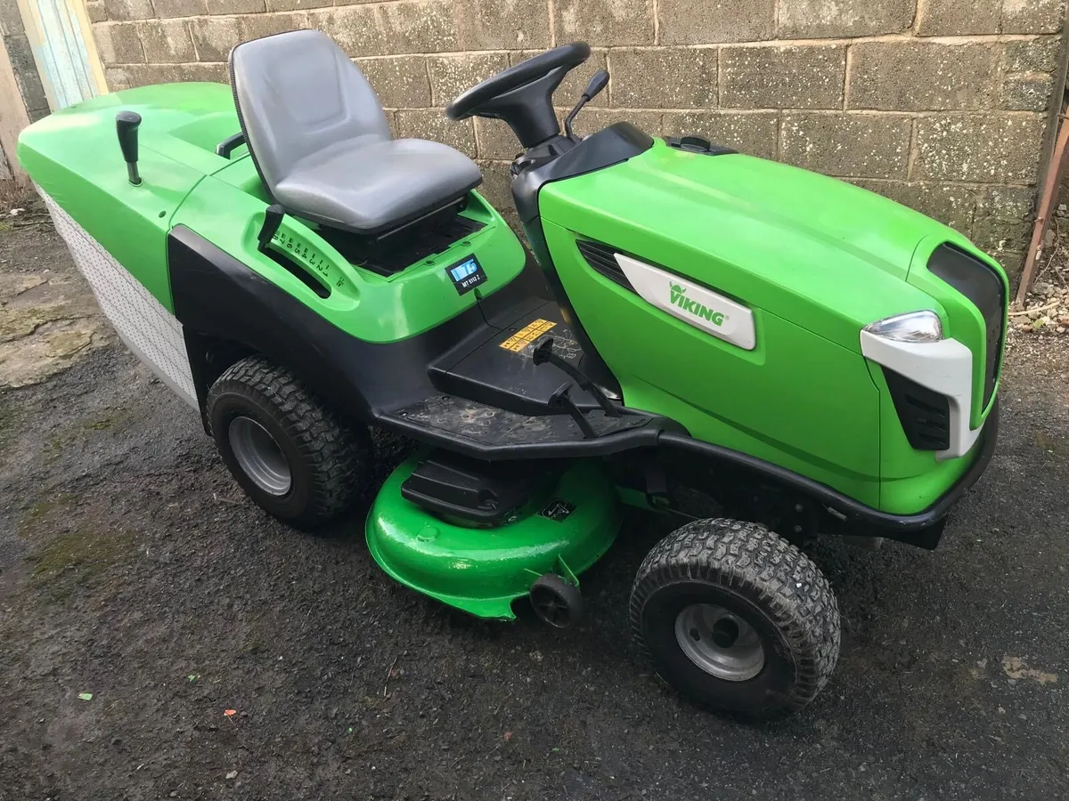 Viking T5 ride on mower - Image 1