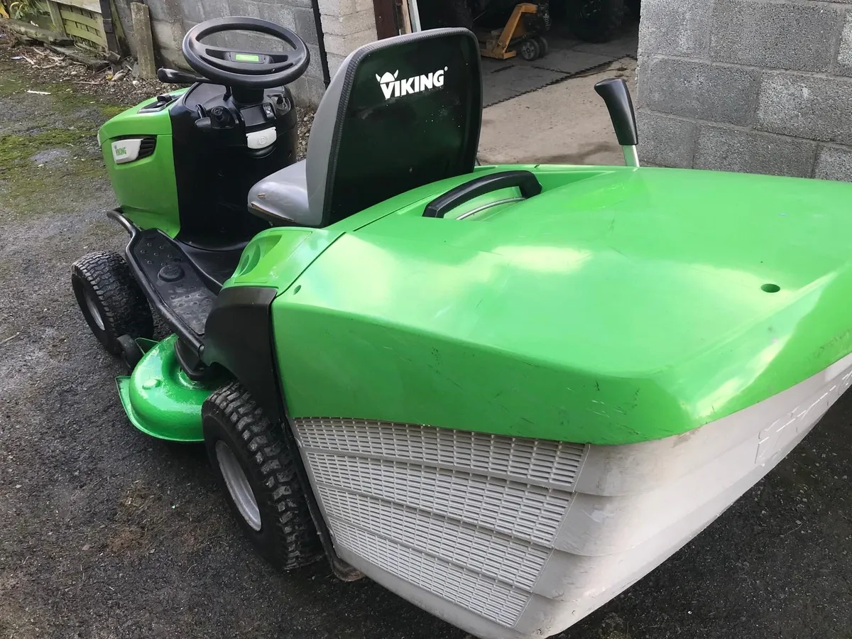 Viking T5 ride on mower - Image 2