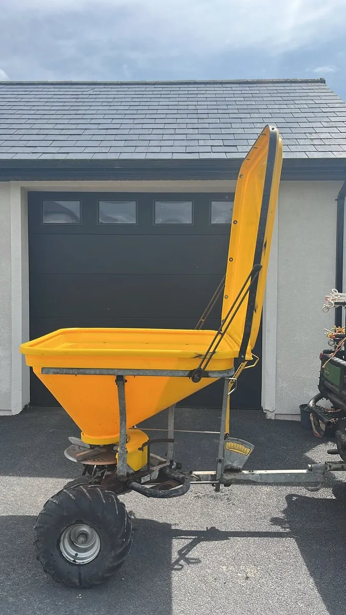 Fertilizer/salt spreader - Image 2
