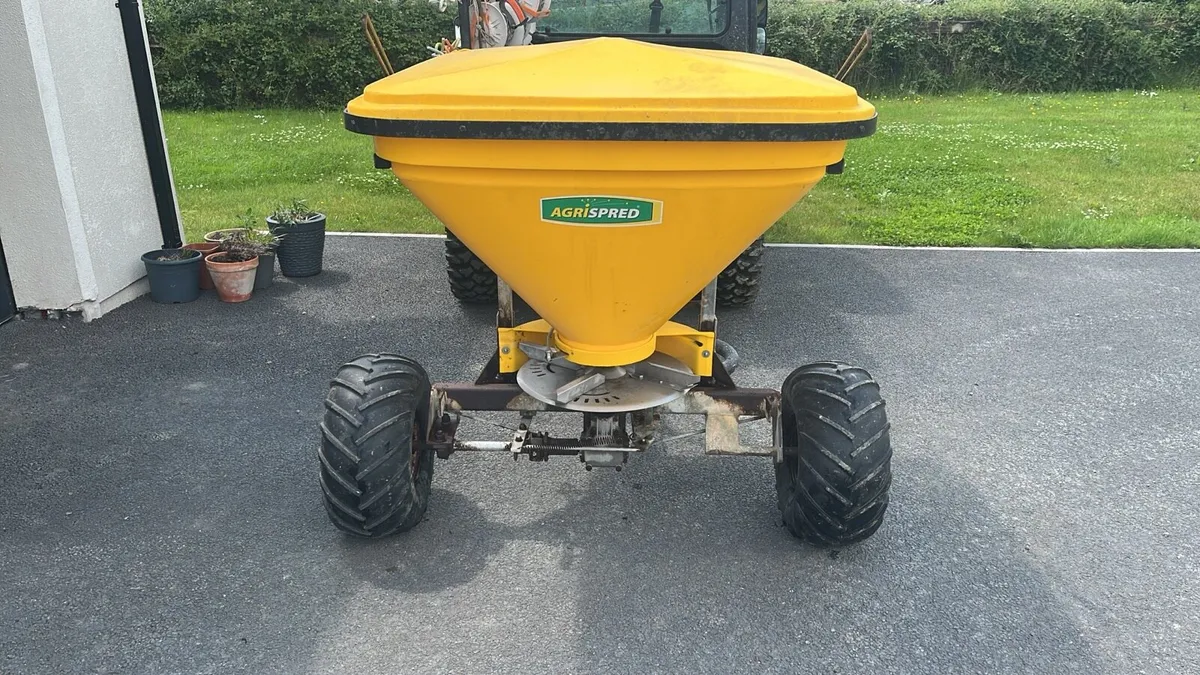Fertilizer/salt spreader - Image 3