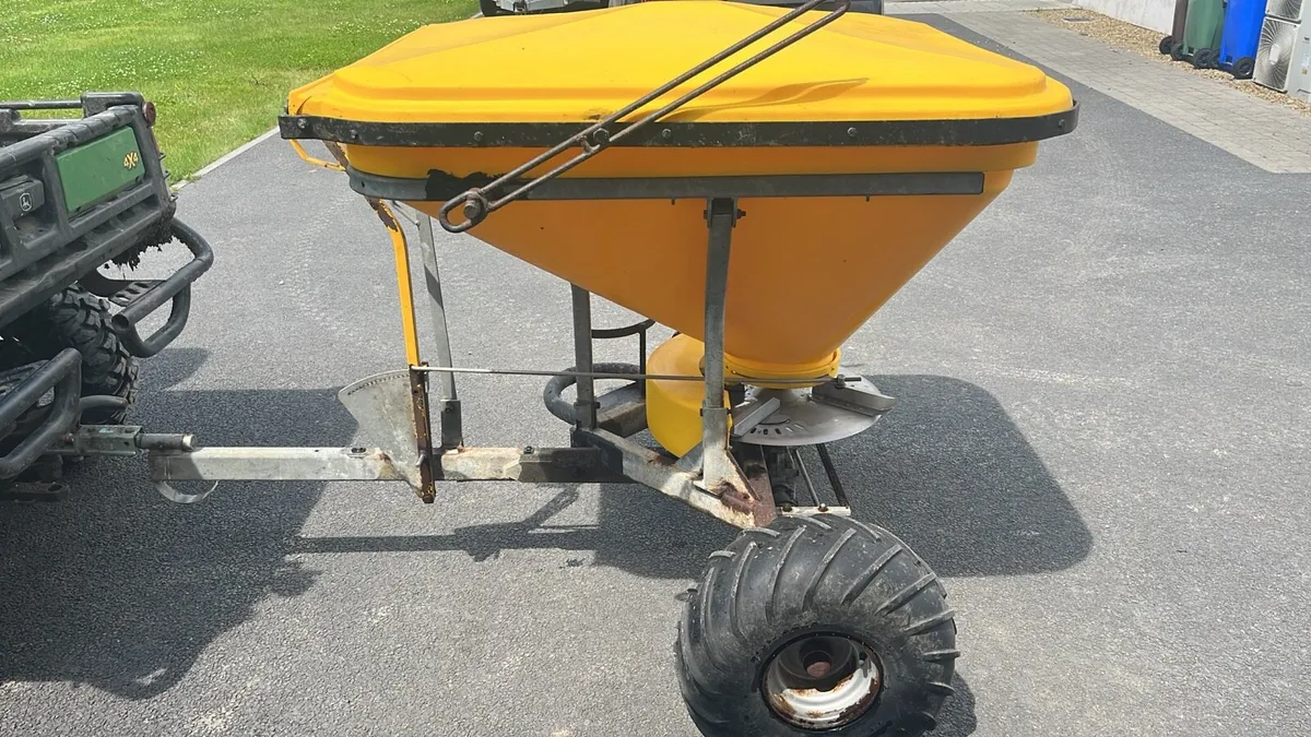 Fertilizer/salt spreader - Image 4